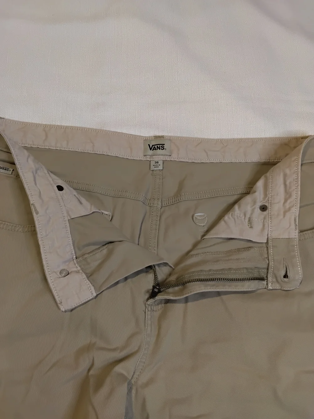 Vans Men's Tan Flat Front Shorts Sz 36.